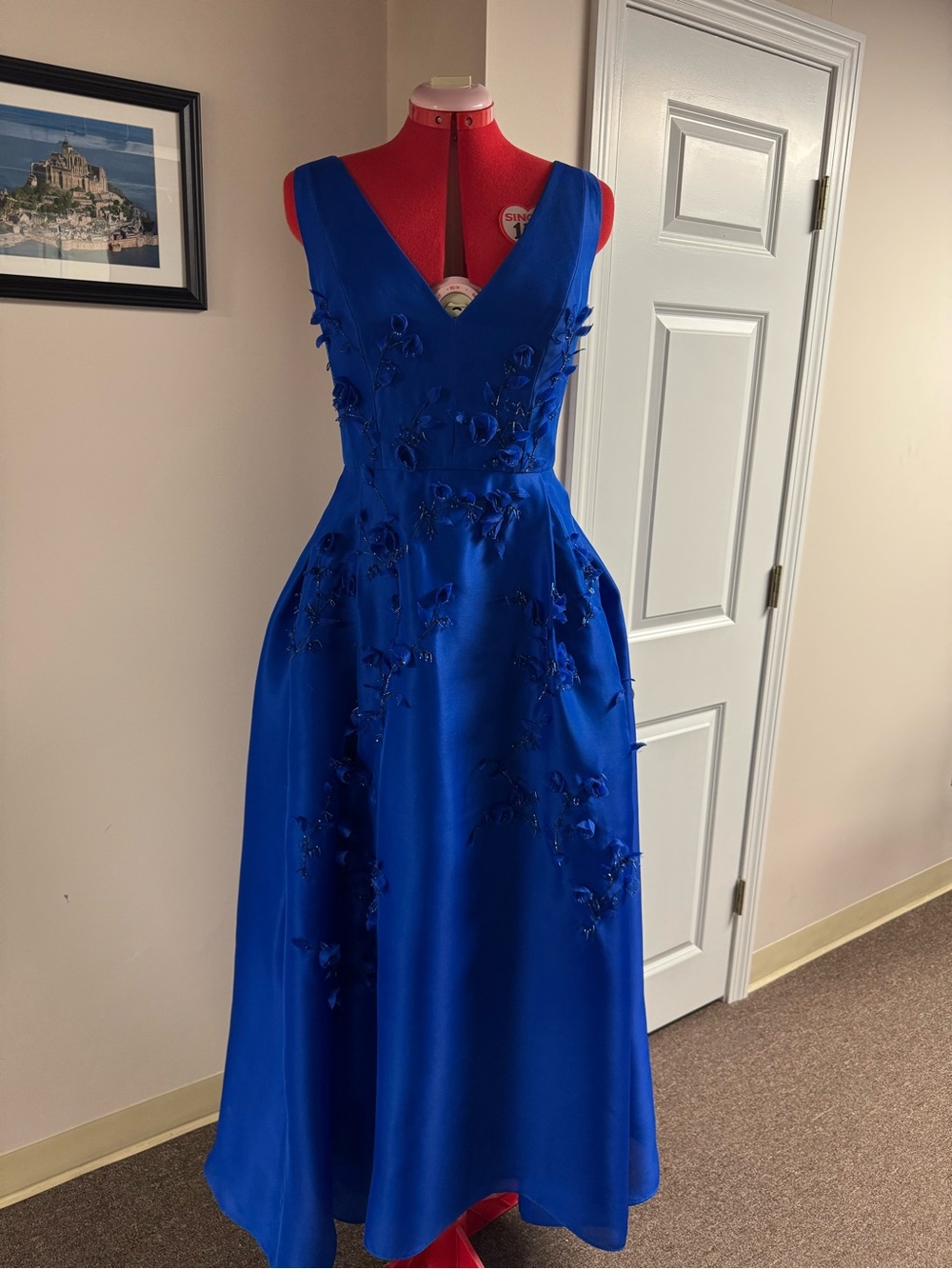 Carolina Herrera SILK Royal Blue V-Neck 3D Floral Evening Gown - Picture 7 of 8